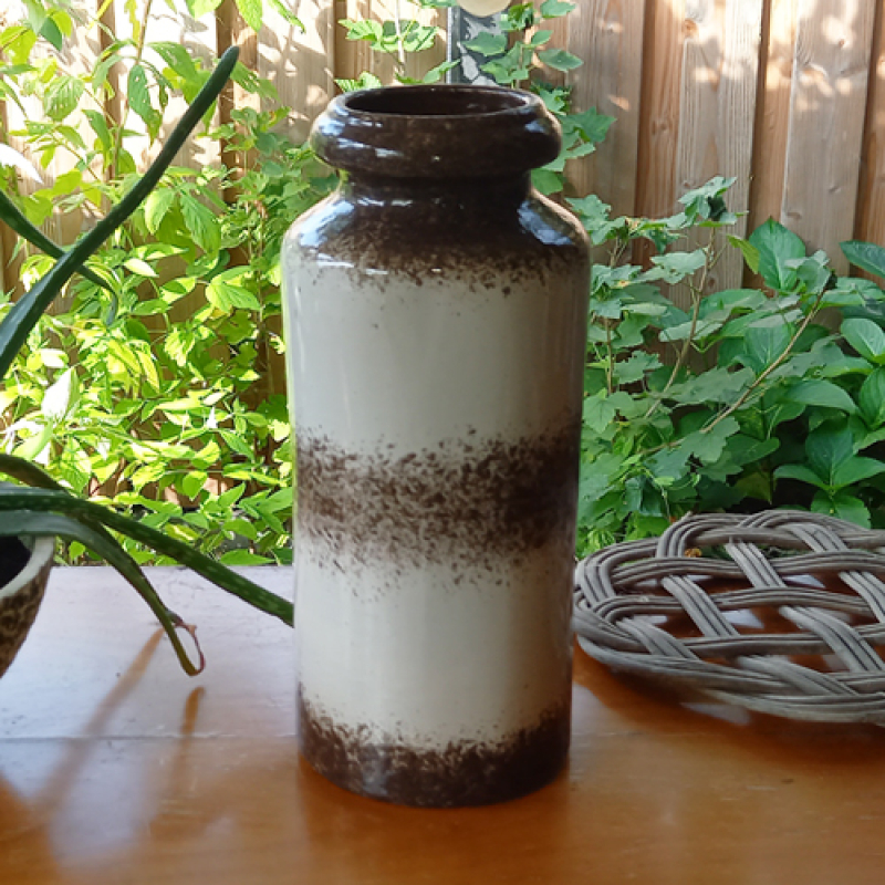 Vintage Vaas W. Germany in wit en bruintinten